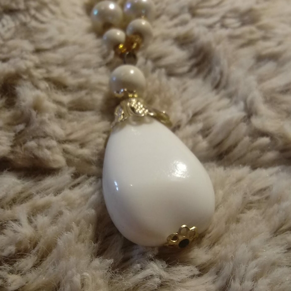 Vintage white / cream / gold costume necklace - Picture 12 of 16
